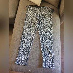 Nike Essential Fit running leggings NWT